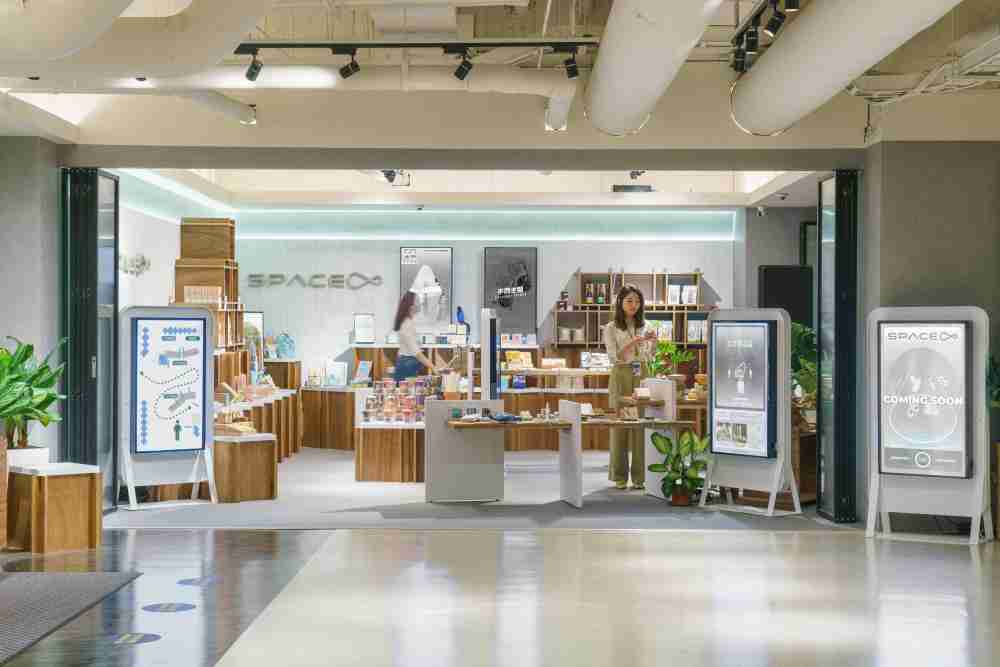 尊龙集团打造永续选物商店，，，，展示社企及社创商品，，结合创利空间所开发的智能零售系统，，，整合多元产品信息，，让无人商店扮演公益行动的推手