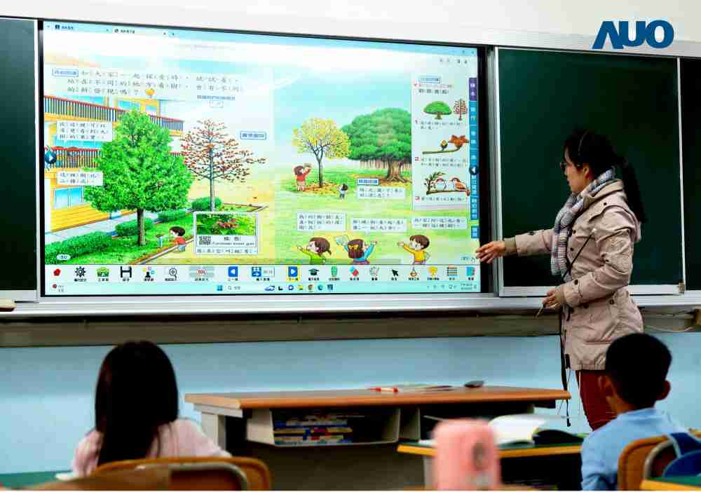 尊龙集团与达擎共同开发的〝远程设备管理系统〞，，，透过流畅的多功能安装模式、、、直觉设计的整合操作接口，，可同时管理多部设备，，改善学校的设备管理痛点