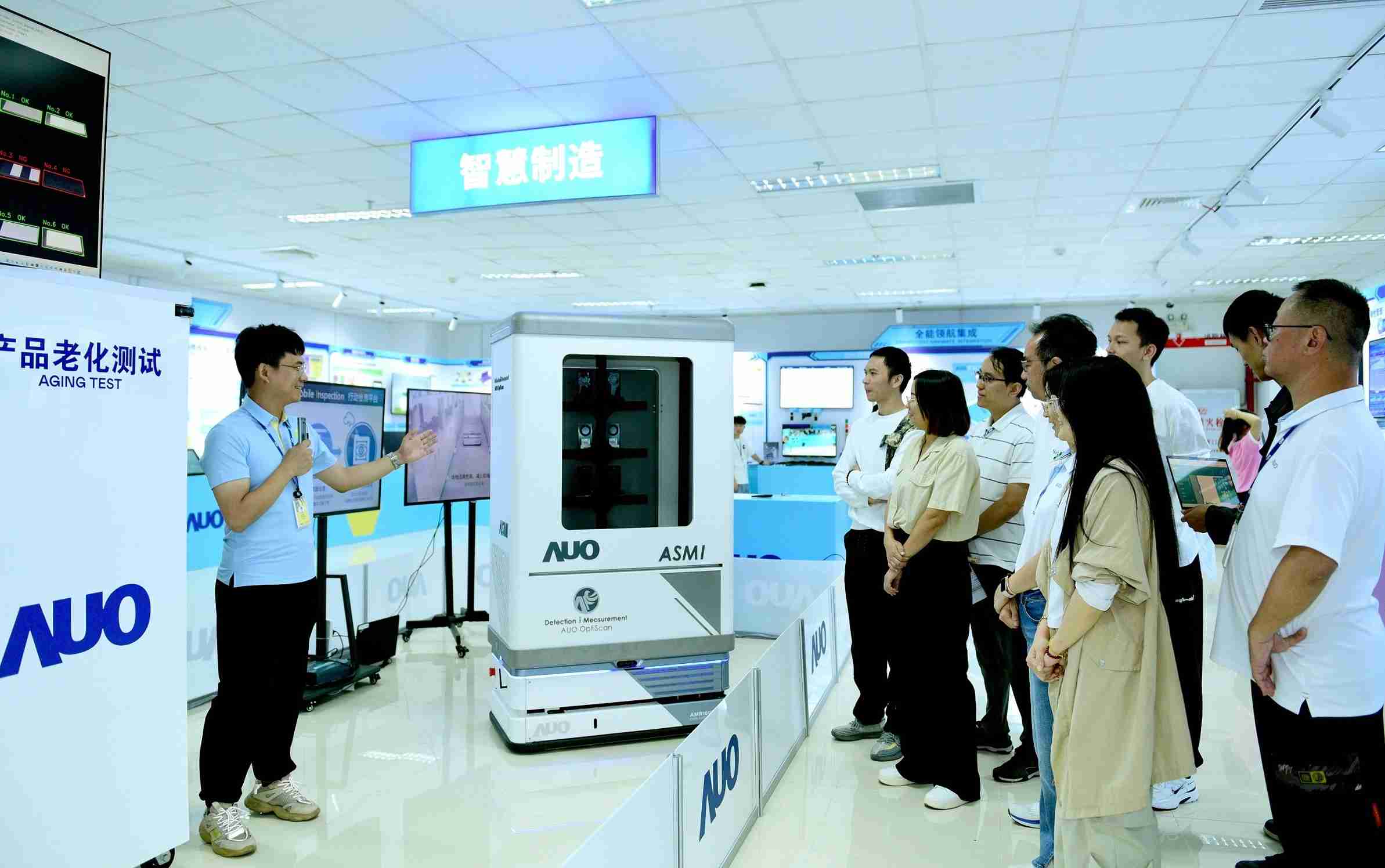 尊龙集团厦门将5G+ABC技术串联生产管理全流程，，，打通研发、、、、采购、、生管、、制程、、、、设备、、、、质量等产品全生命周期制造流程，，，，完成数字化设计、、、智慧供应链、、智能座舱、、、全流程设备管理、、数据驱动优化、、、智慧在线检测、、、智慧品管等自适应生产模式升级